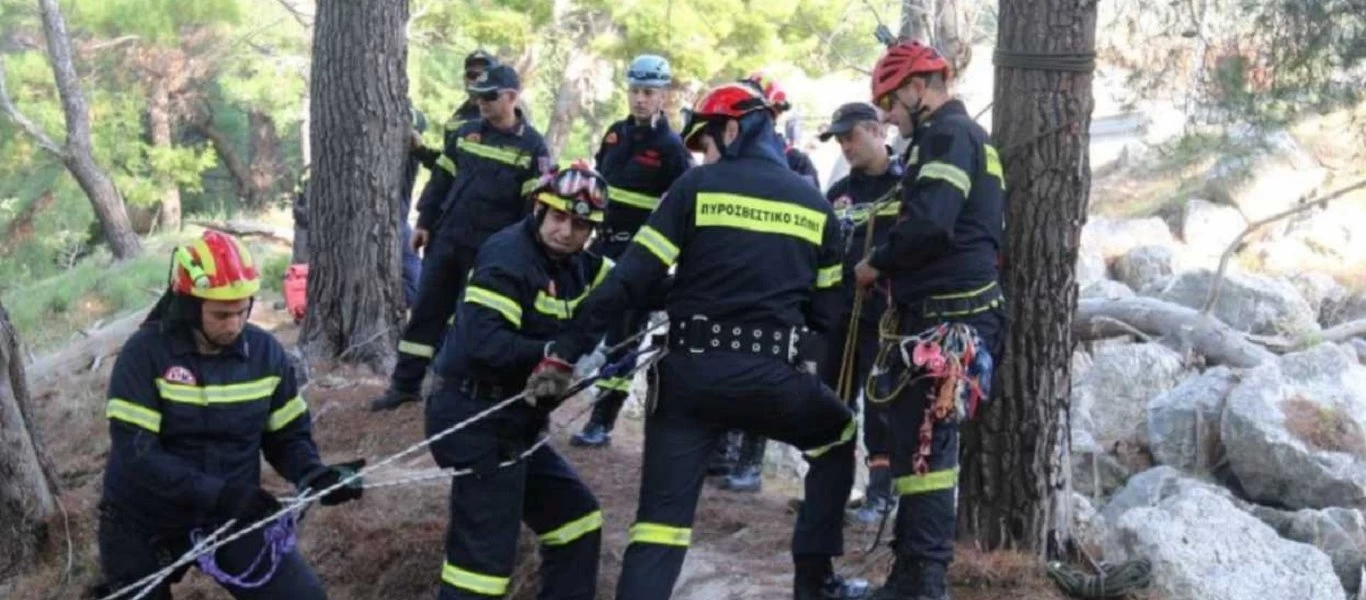 Κρήτη: Αυτοκίνητο έπεσε σε γκρεμό - Επιχείρηση απεγκλωβισμού για έναν 30χρονο άνδρα